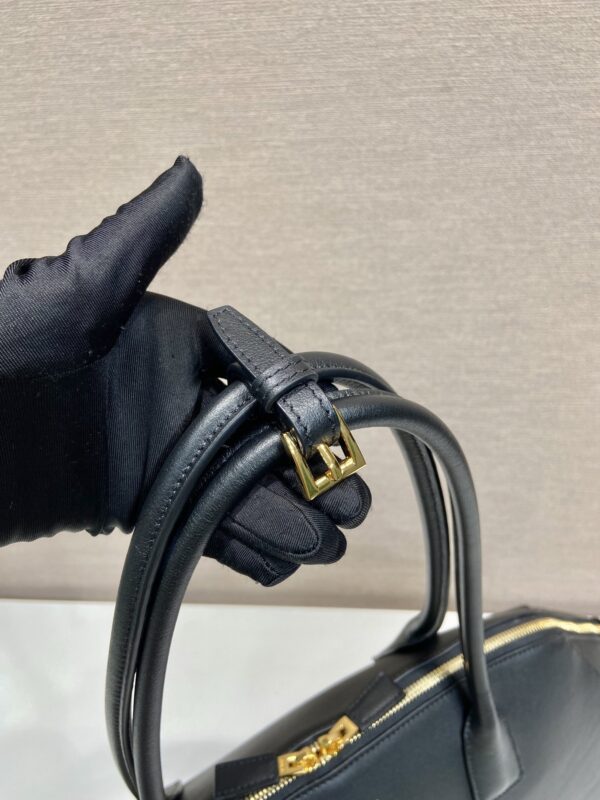 Large leather tote bag with zipper closure