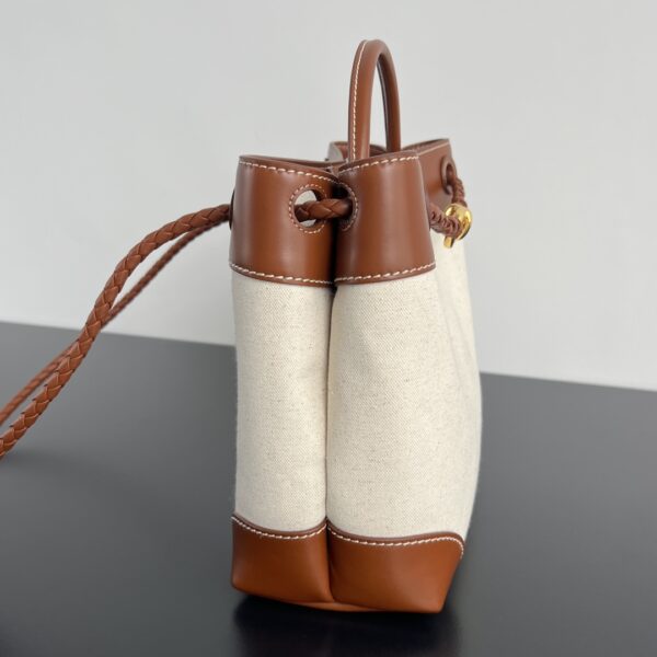 BOTTEGA VENETA MEDIUM ANDIAMO BAG