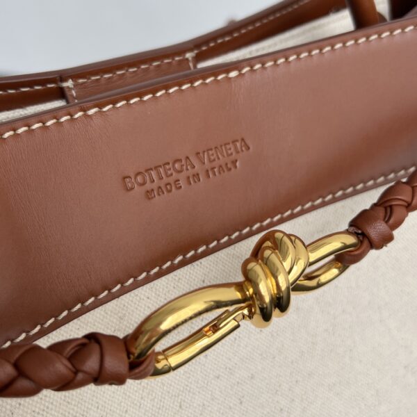 BOTTEGA VENETA MEDIUM ANDIAMO BAG