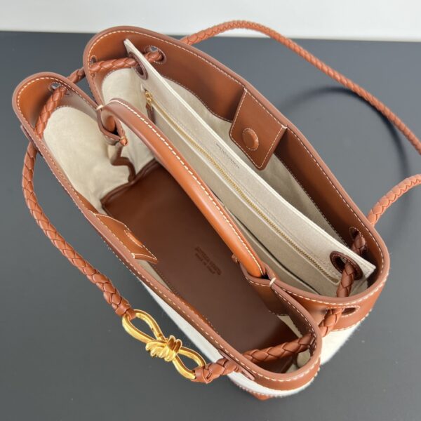 BOTTEGA VENETA MEDIUM ANDIAMO BAG