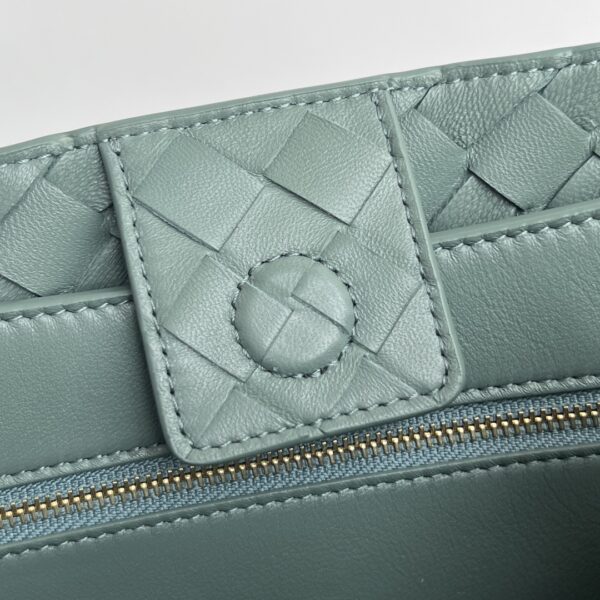 BOTTEGA VENETA MEDIUM ANDIAMO BAG