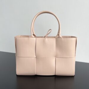 Bottega Veneta BV Medium Arco Tote Bag