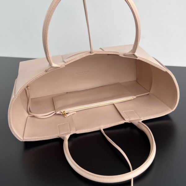Bottega Veneta BV Medium Arco Tote Bag