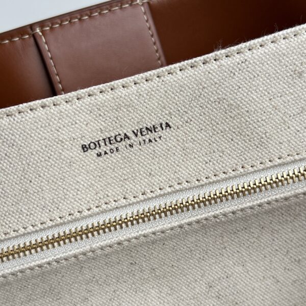 BOTTEGA VENETA ANDIAMO BAG