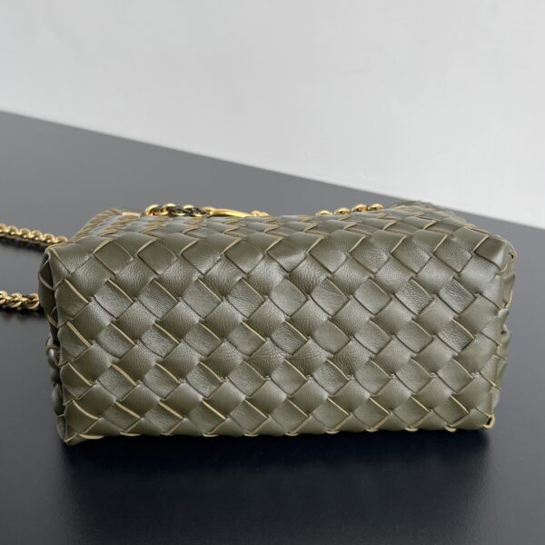 BOTTEGA VENETA BV Small Andiamo With Chain