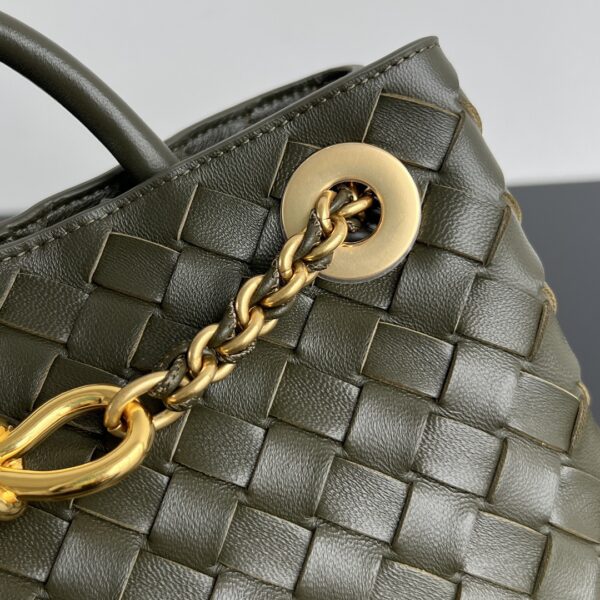 BOTTEGA VENETA BV Small Andiamo With Chain