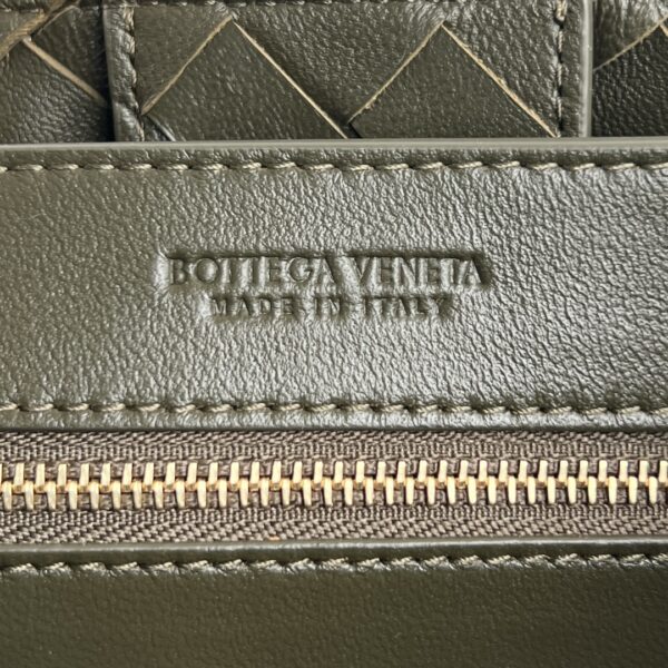 BOTTEGA VENETA BV Small Andiamo With Chain