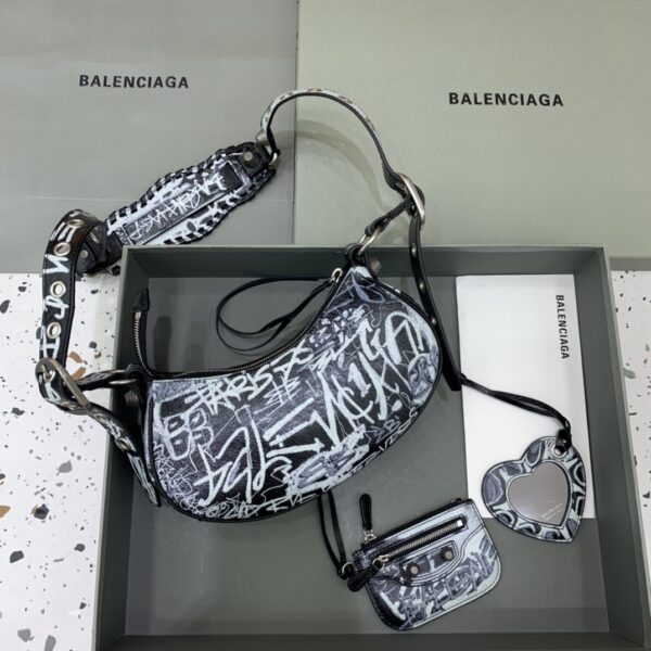 Balenciaga Le Cagole