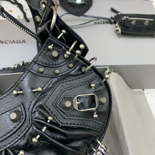 Balenciaga Le Cagole