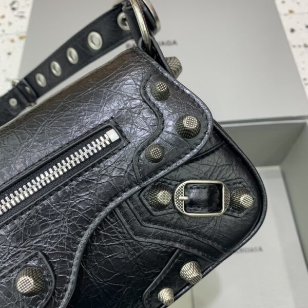 Balenciag Spring 24 · Le cagole Large Bag