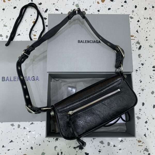 Balenciag Spring 24 · Le cagole Small Bag