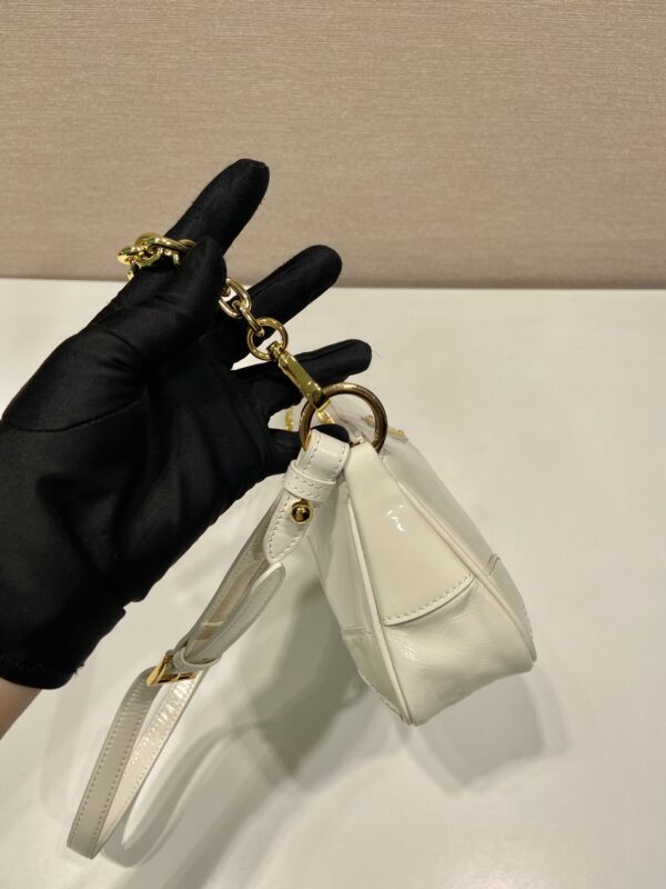 Prada Re-Edition 2002 medium leather shoulder bag