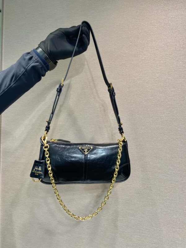 Prada Re-Edition 2002 medium leather shoulder bag