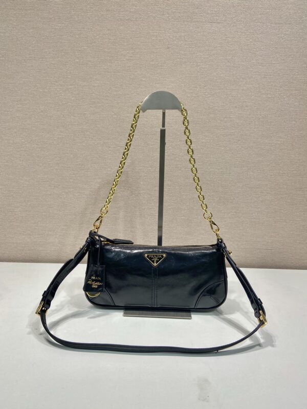 Prada Re-Edition 2002 medium leather shoulder bag