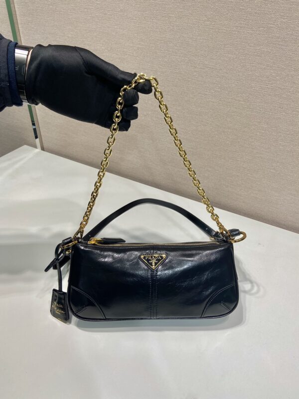 Prada Re-Edition 2002 medium leather shoulder bag