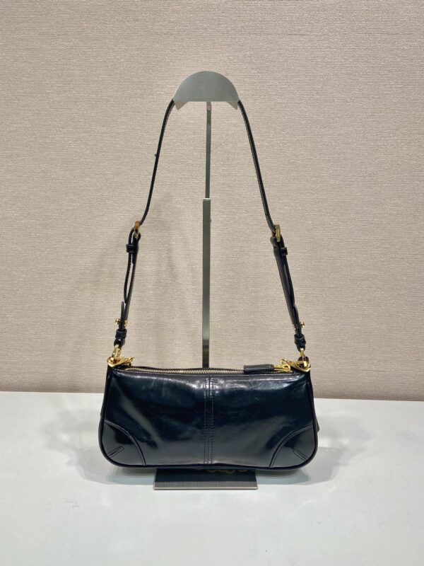 Prada Re-Edition 2002 medium leather shoulder bag