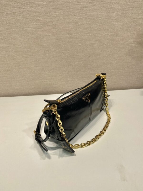 Prada Re-Edition 2002 medium leather shoulder bag