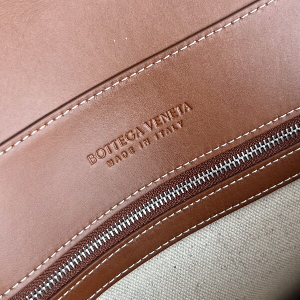 BOTTEGA VENETA Andiamo Messenger