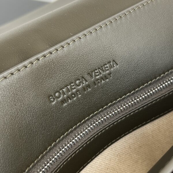 BOTTEGA VENETA Andiamo Messenger