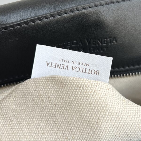 BOTTEGA VENETA Andiamo Messenger