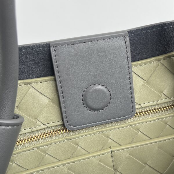 BOTTEGA VENETA Andiamo Medium