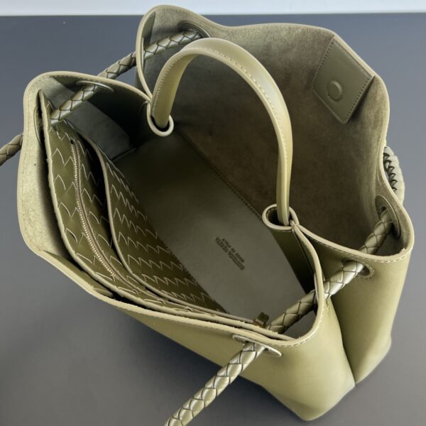 BOTTEGA VENETA Andiamo Medium