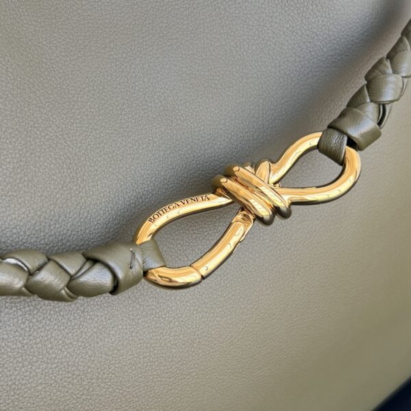 BOTTEGA VENETA Andiamo Medium