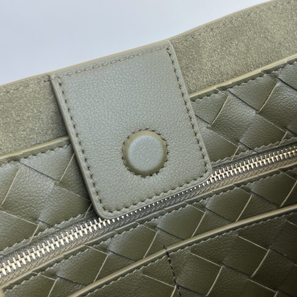 BOTTEGA VENETA Andiamo Medium