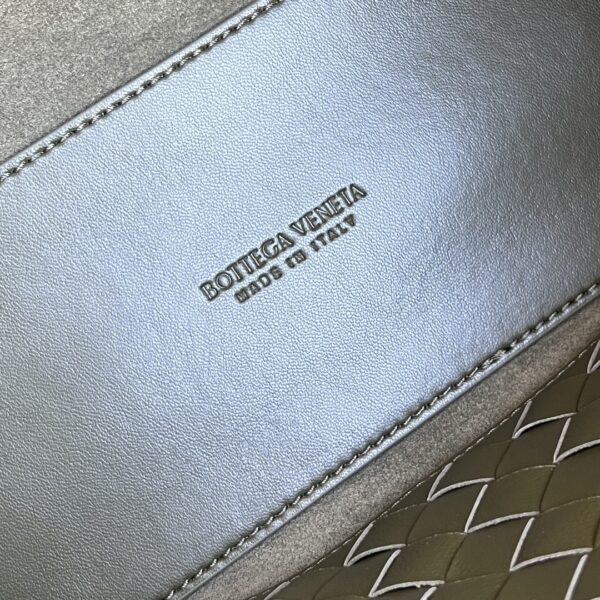 BOTTEGA VENETA Andiamo Medium