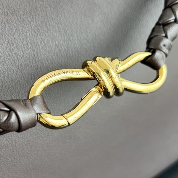 BOTTEGA VENETA Andiamo Medium
