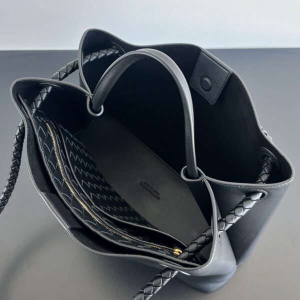 BOTTEGA VENETA Andiamo Medium