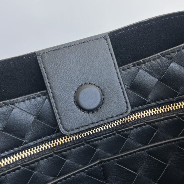 BOTTEGA VENETA Andiamo Medium