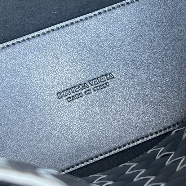 BOTTEGA VENETA Andiamo Medium