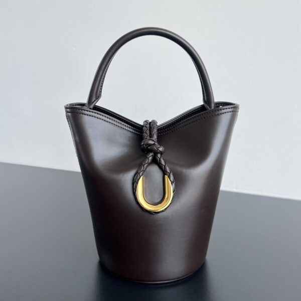 BOTTEGA VENETA Small Liberta Bucket