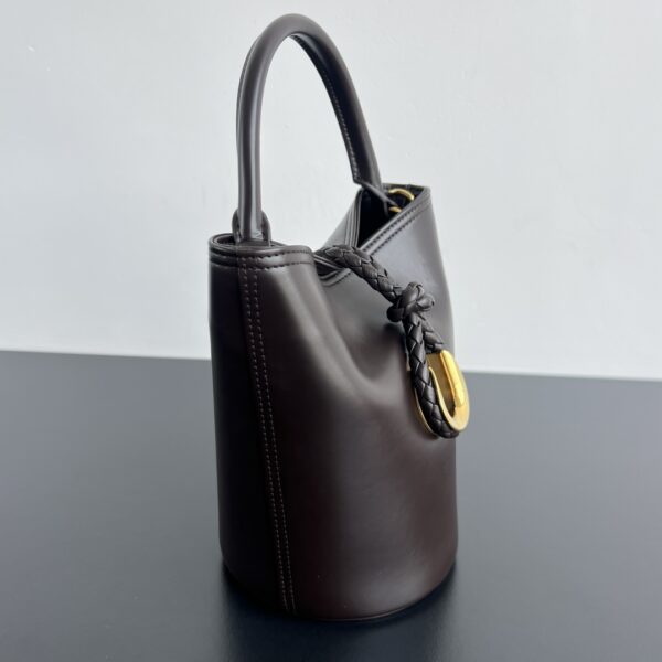BOTTEGA VENETA Small Liberta Bucket