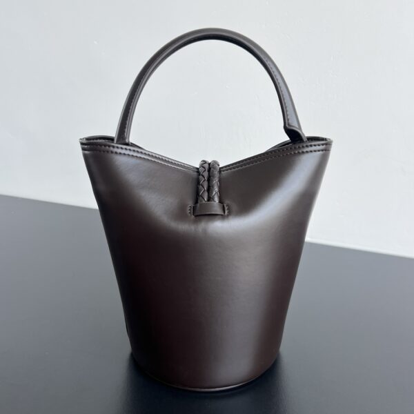 BOTTEGA VENETA Small Liberta Bucket