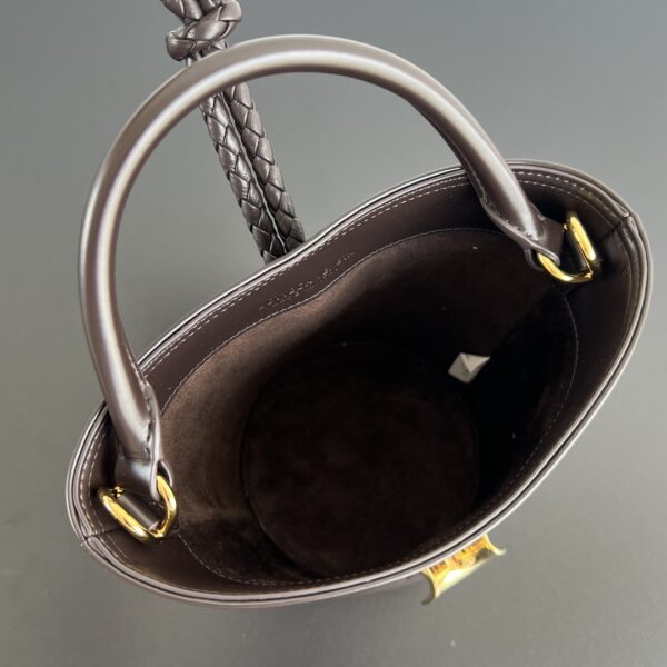 BOTTEGA VENETA Small Liberta Bucket