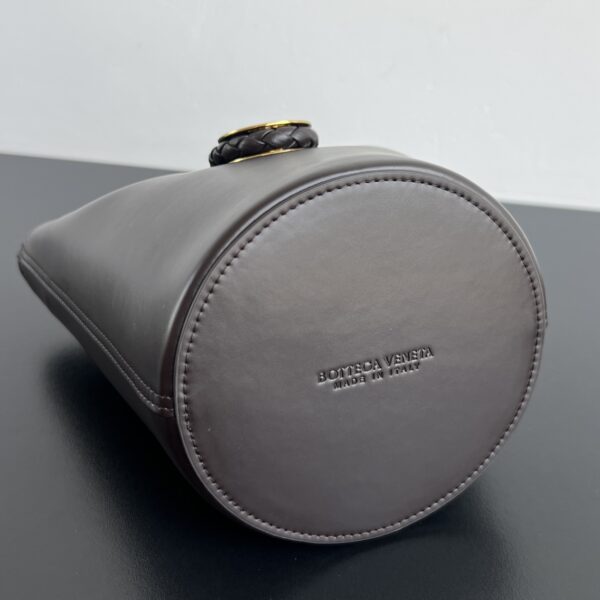 BOTTEGA VENETA Small Liberta Bucket