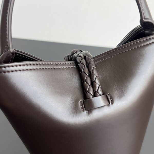 BOTTEGA VENETA Small Liberta Bucket