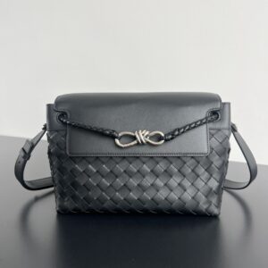 BOTTEGA VENETA Small Andiamo Messenger