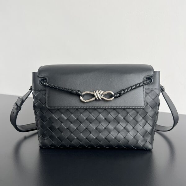 BOTTEGA VENETA Small Andiamo Messenger