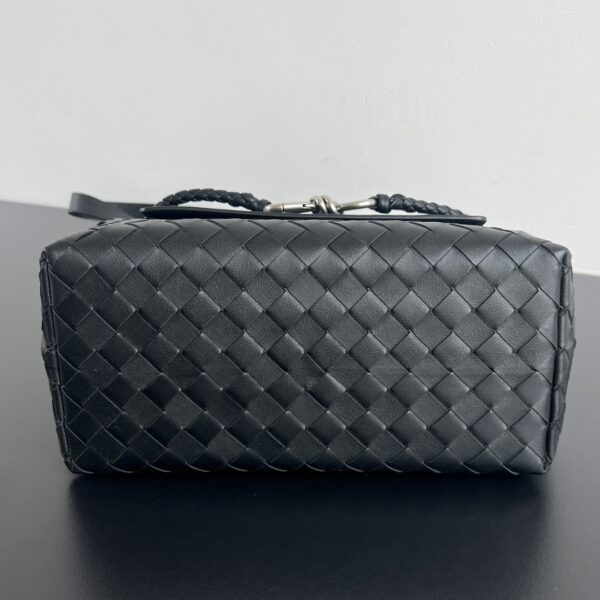 BOTTEGA VENETA Small Andiamo Messenger