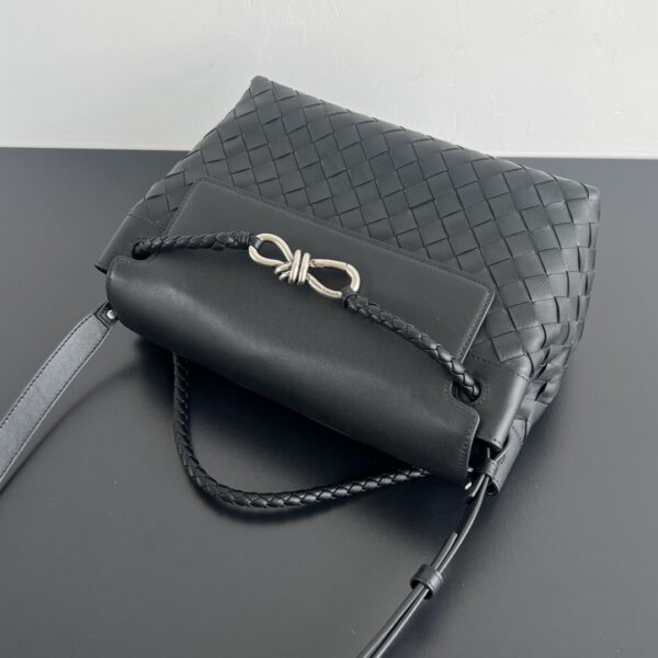 BOTTEGA VENETA Small Andiamo Messenger