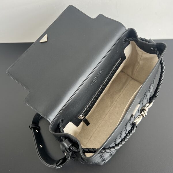 BOTTEGA VENETA Small Andiamo Messenger