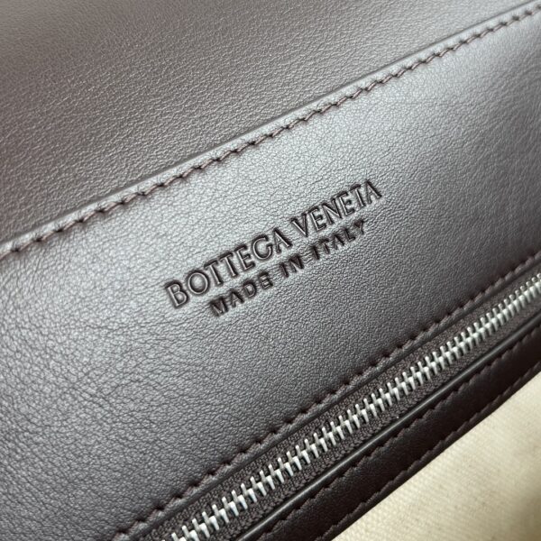 BOTTEGA VENETA Small Andiamo Messenger
