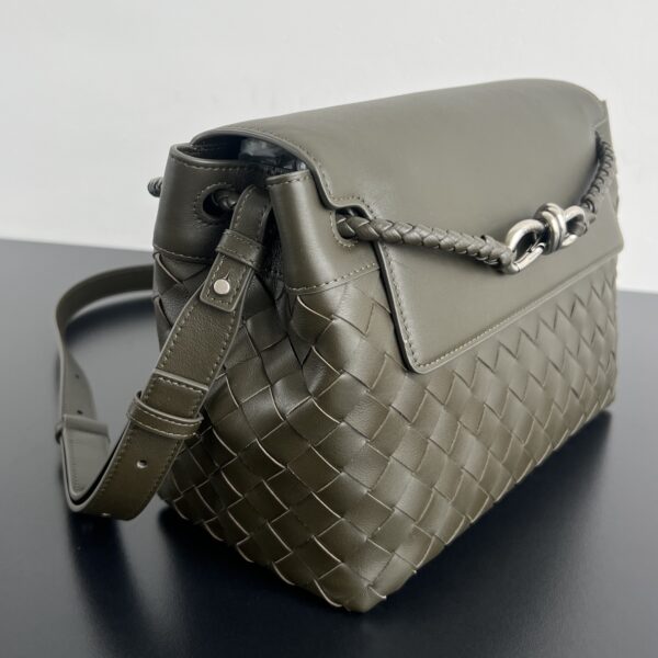 BOTTEGA VENETA Small Andiamo Messenger