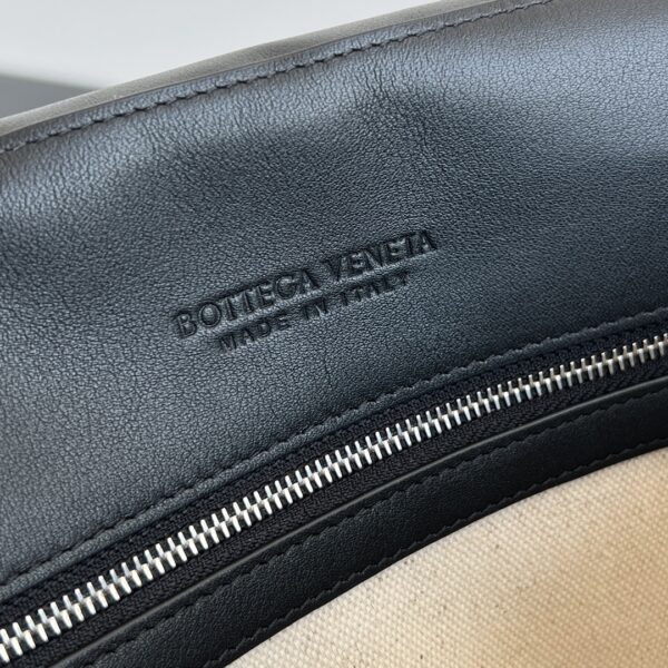 BOTTEGA VENETA Large Andiamo Messenger