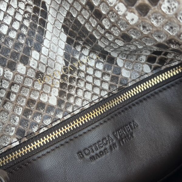 BOTTEGA VENETA Small Liberta