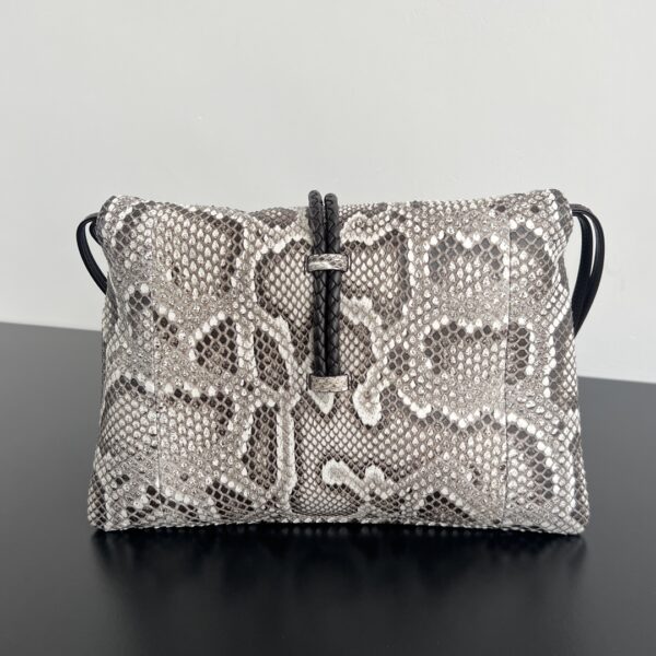 BOTTEGA VENETA Liberta