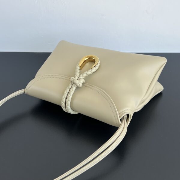 BOTTEGA VENETA Small Liberta
